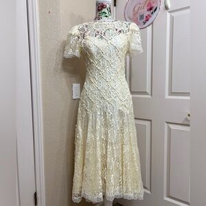 HW Collection Vintage Chic Cream Lace Midi Dress size 3-4